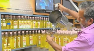 തേങ്ങ ഉത്പാദനം ഉയര്‍ന്നു, പക്ഷെ… വെളിച്ചെണ്ണ വിപണിയില്‍ കൃത്രിമ വിലക്കയറ്റം